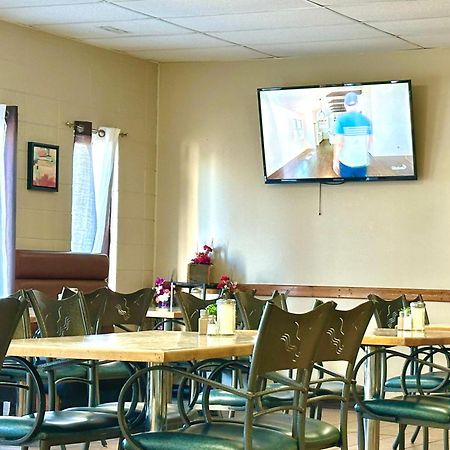 Lacombe Motor Inn Екстер'єр фото