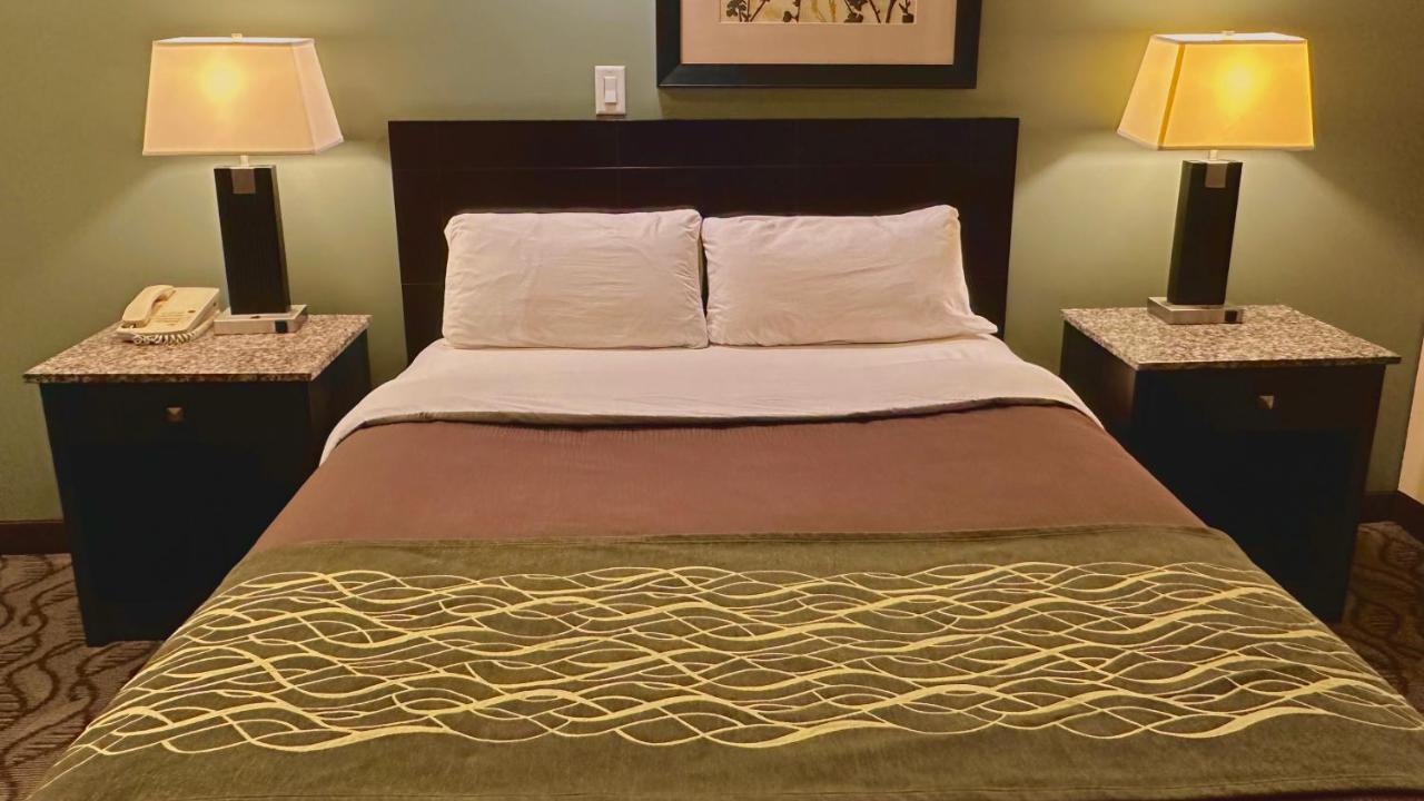 Lacombe Motor Inn Екстер'єр фото
