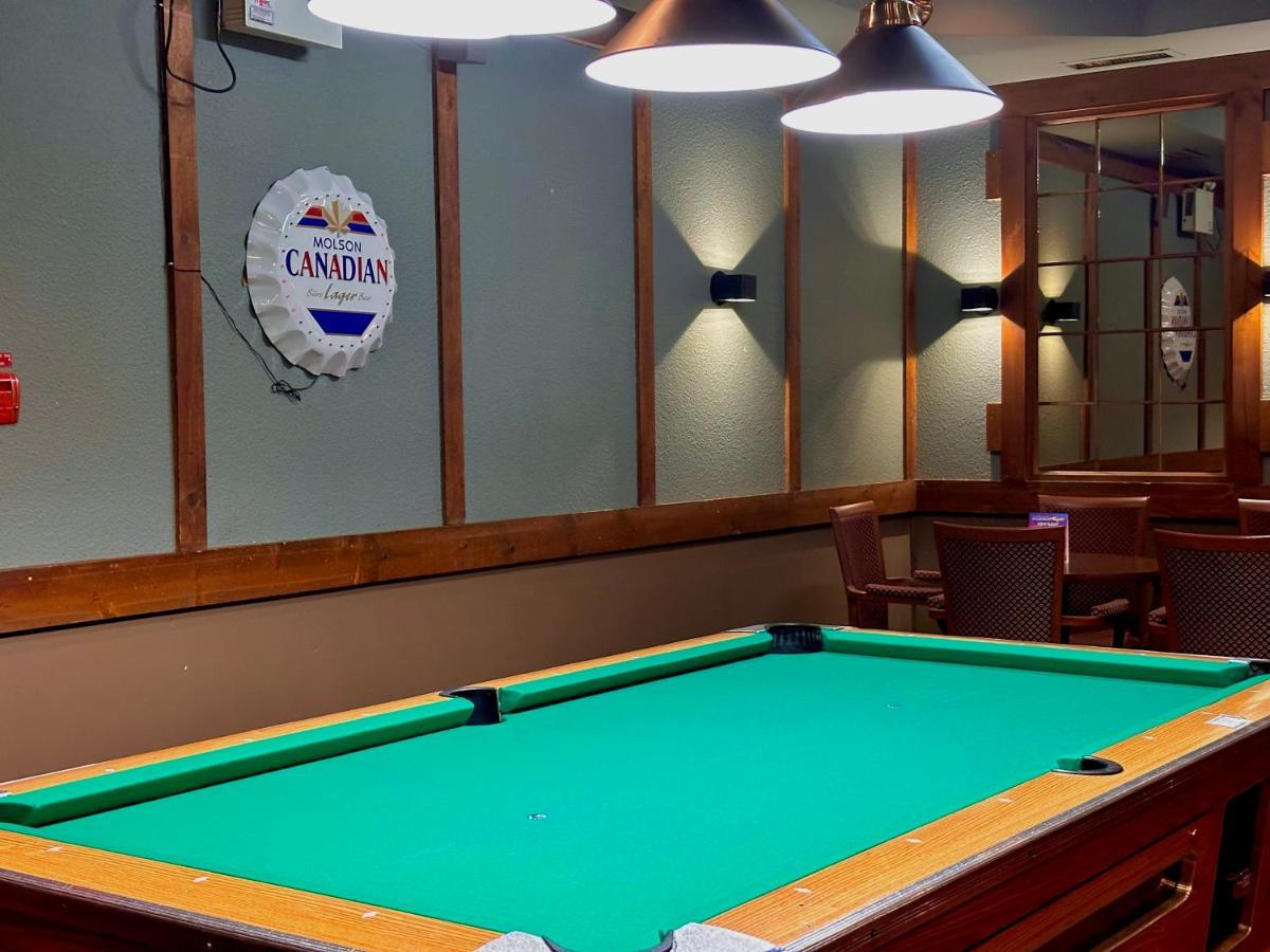 Lacombe Motor Inn Екстер'єр фото