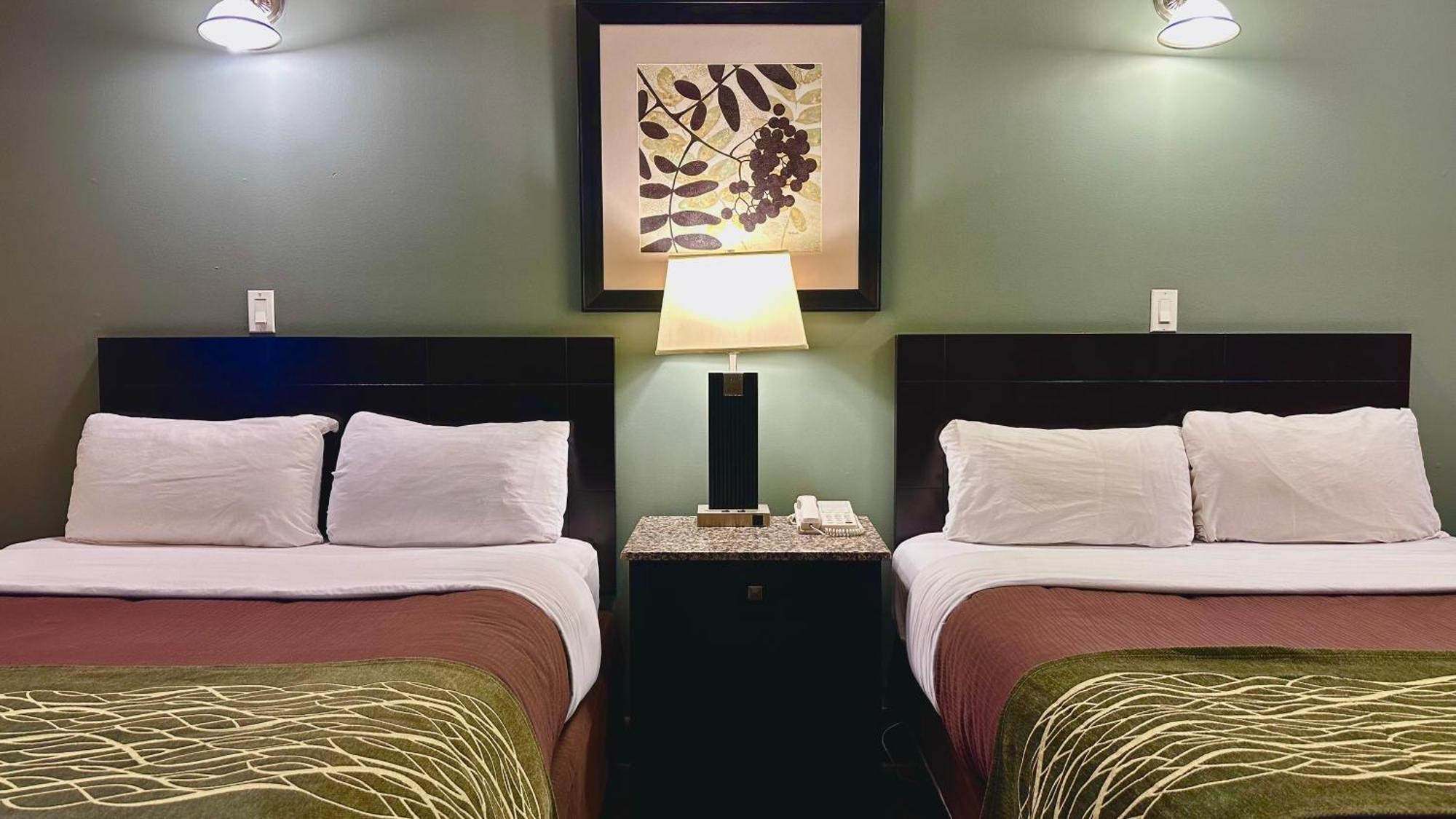Lacombe Motor Inn Екстер'єр фото