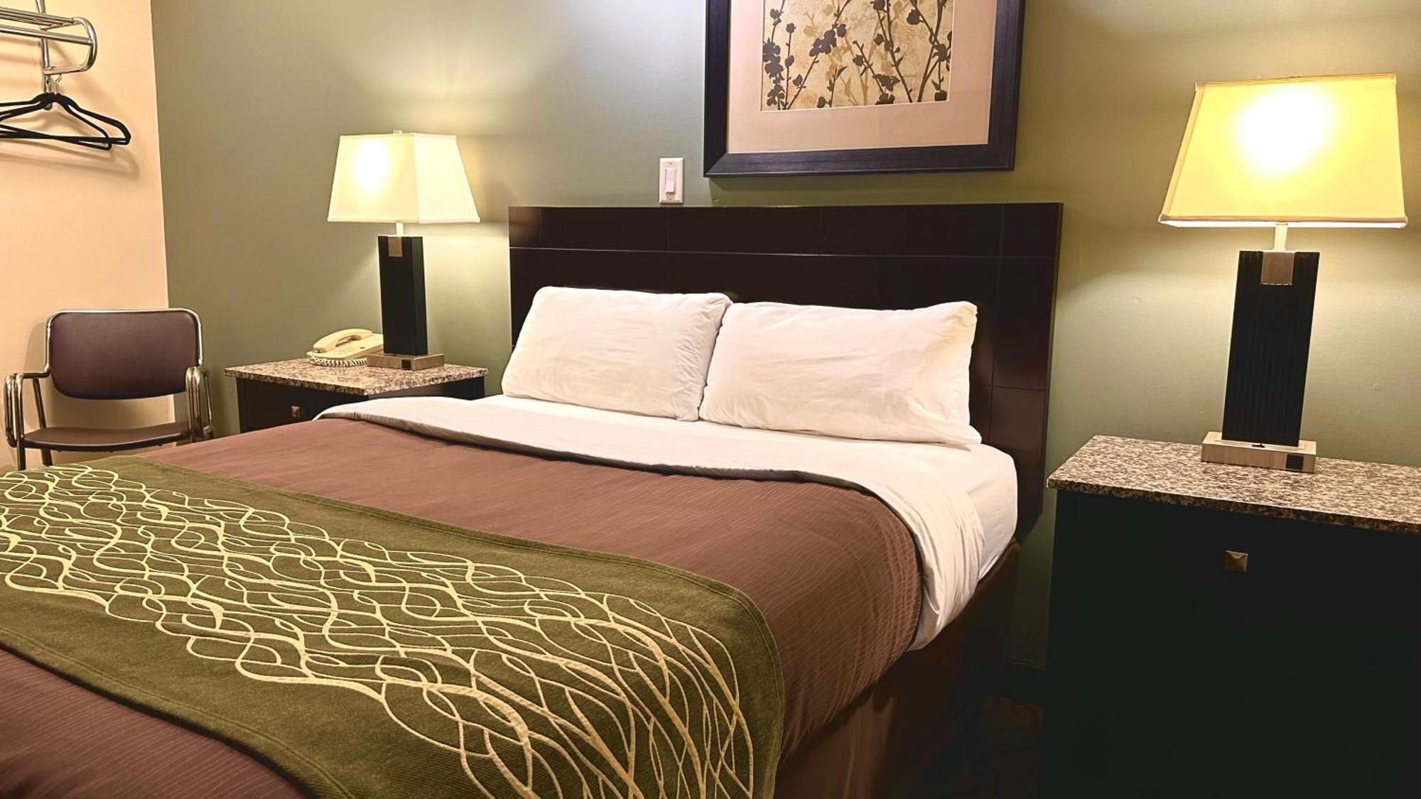 Lacombe Motor Inn Екстер'єр фото