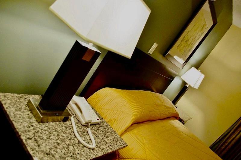 Lacombe Motor Inn Екстер'єр фото